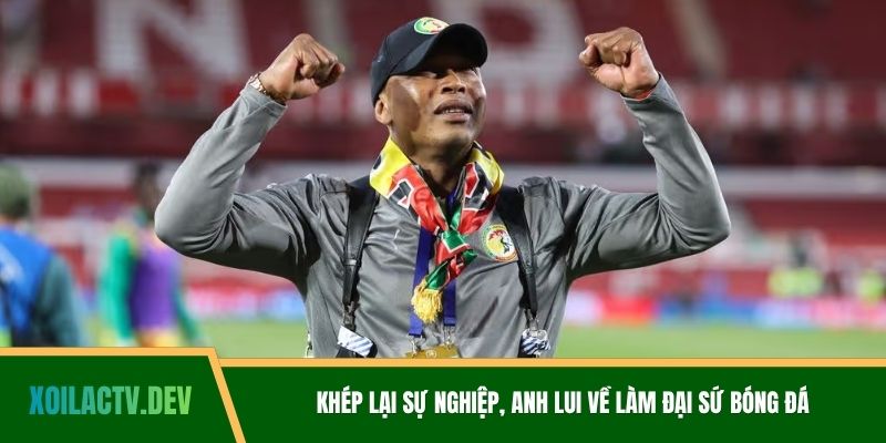 Khép lại sự nghiệp, anh lui về làm đại sứ bóng đá